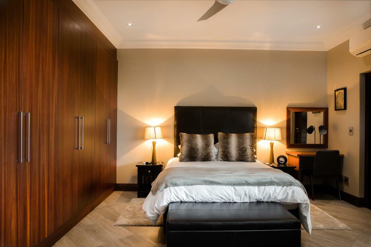 Mooifontein bedroom with queen bed