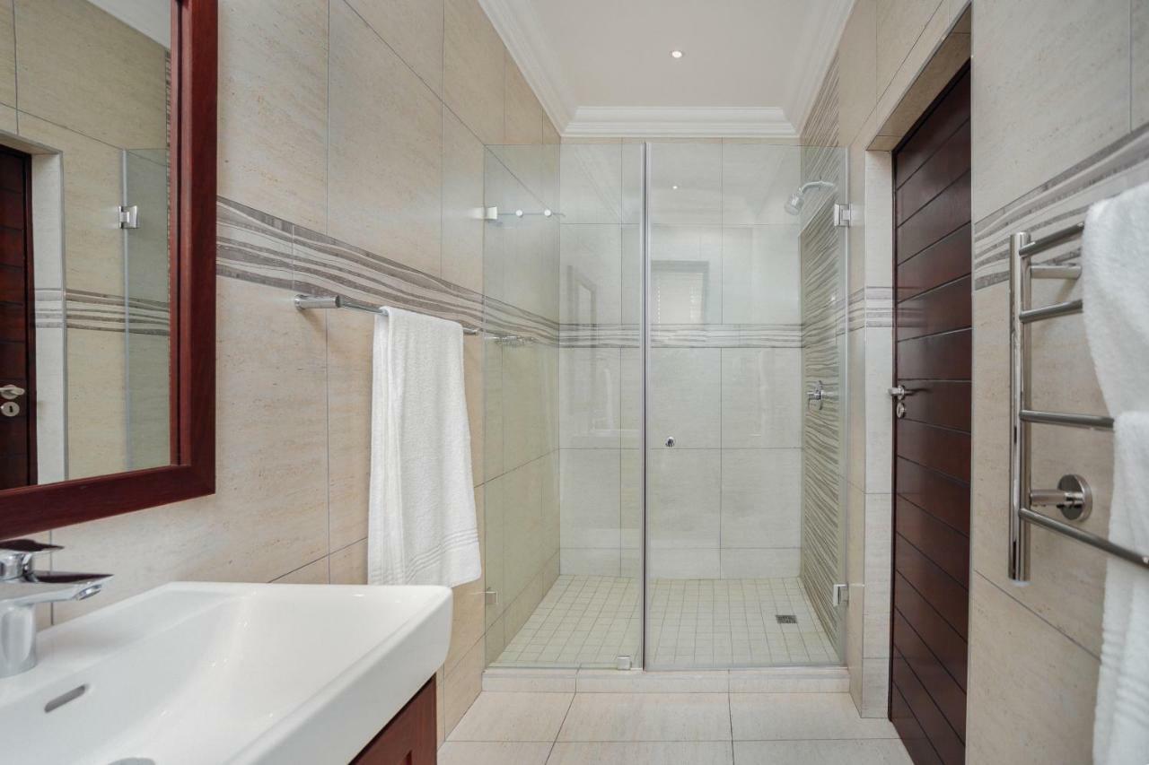 Mooifontein en-suite bathroom with glass shower